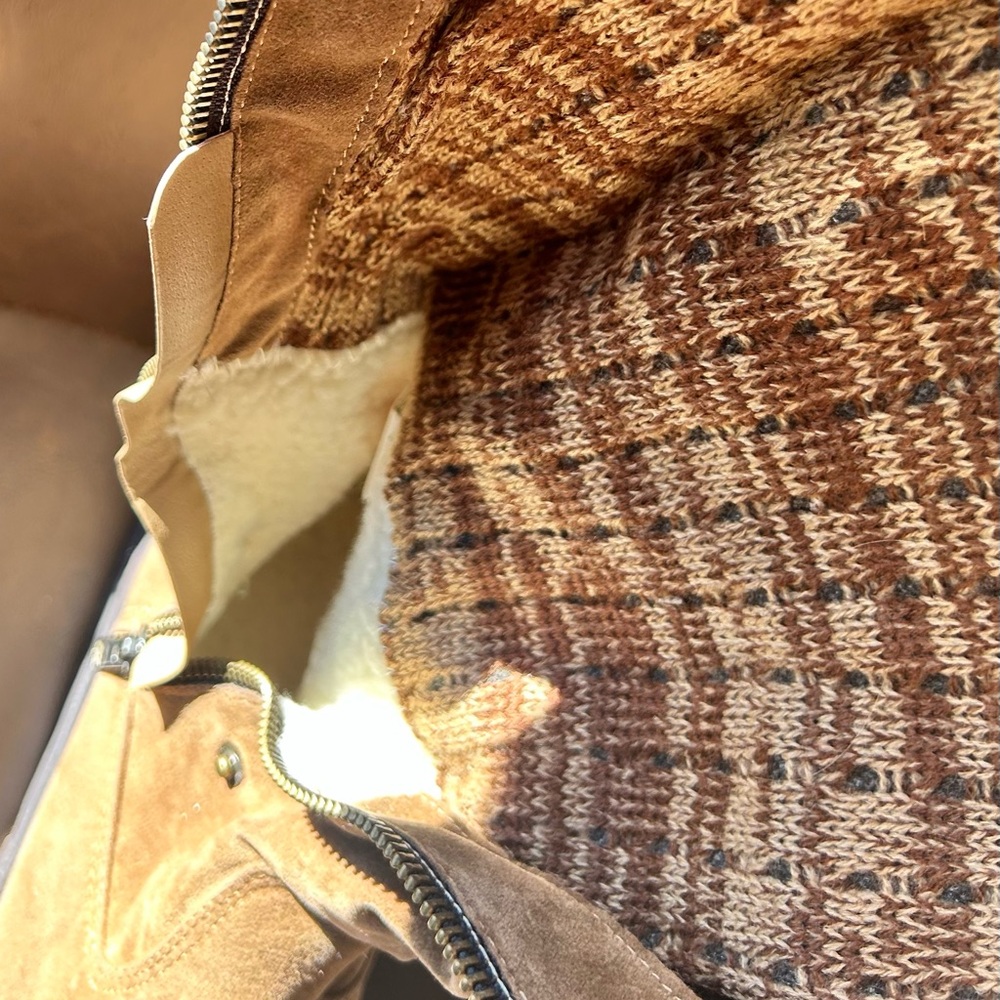 Sz 7 Mukluk Boots-can be worn high or folded over - Picture 11 of 11